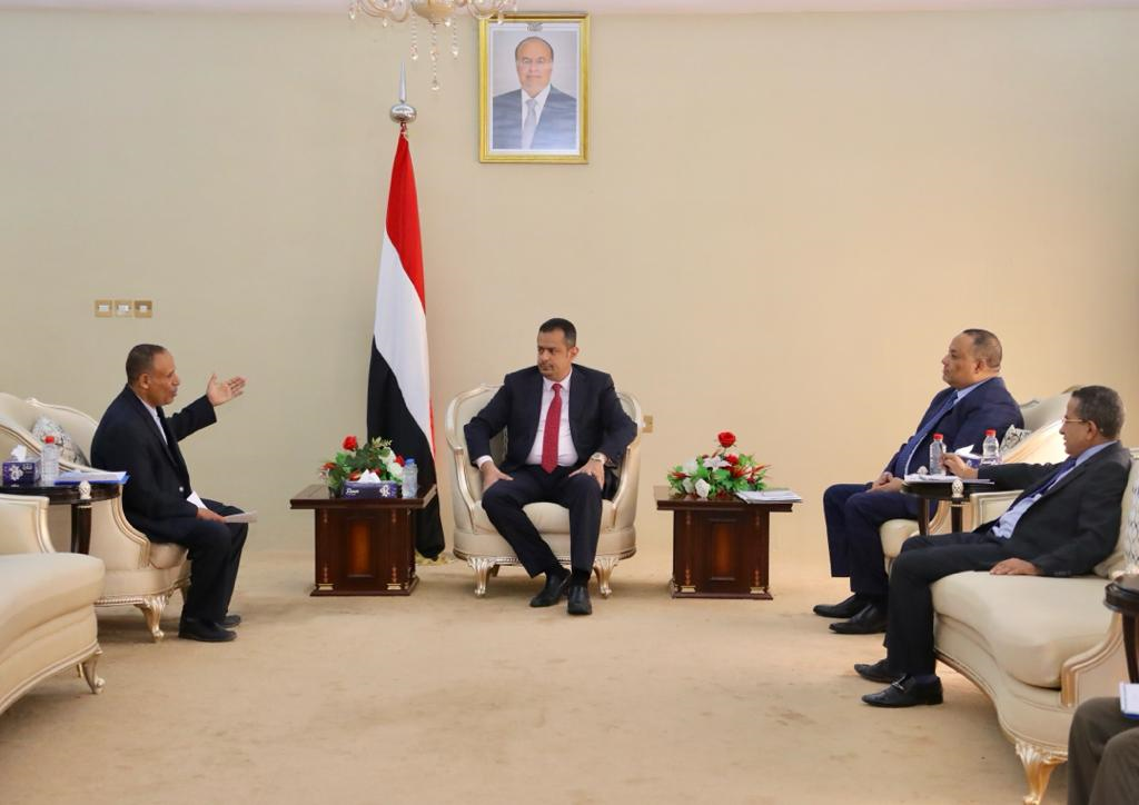 رئيس الوزراء يوجه بالتعاون مع لجنة معالجة قضايا الأراضي في المحافظات الجنوبية لاستئناف عملها