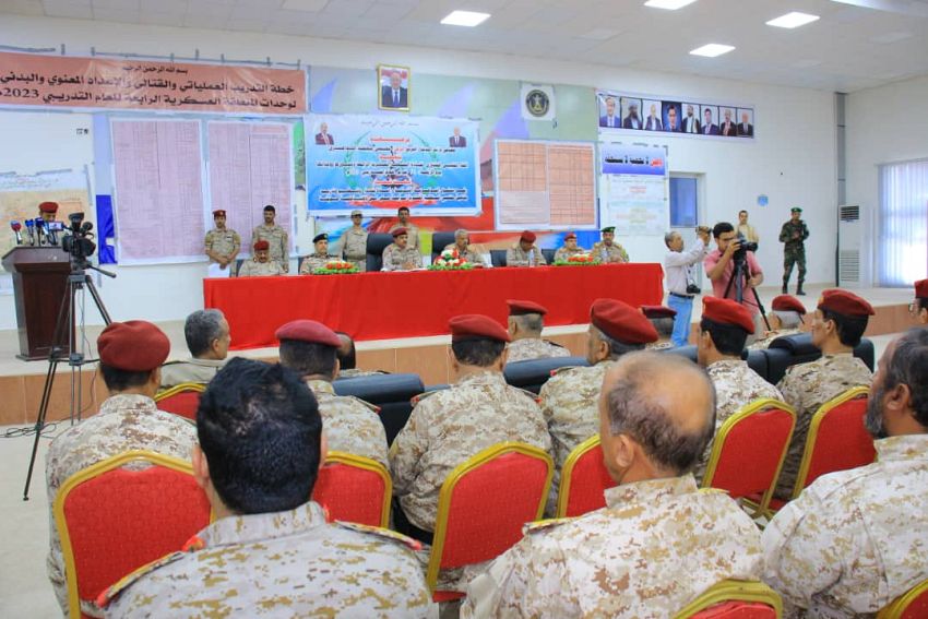 وزير الدفاع يترأس اللقاء التقييمي التشاوري لقيادة المنطقة العسكرية الرابعة ومحاورها