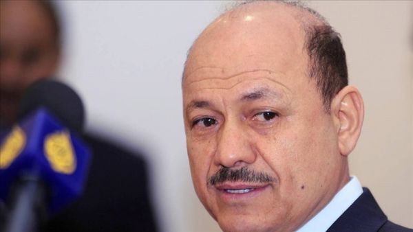رئيس مجلس القيادة يحذّر من مخاطر استمرار تدفق الأسلحة الايرانية الى الحوثيين