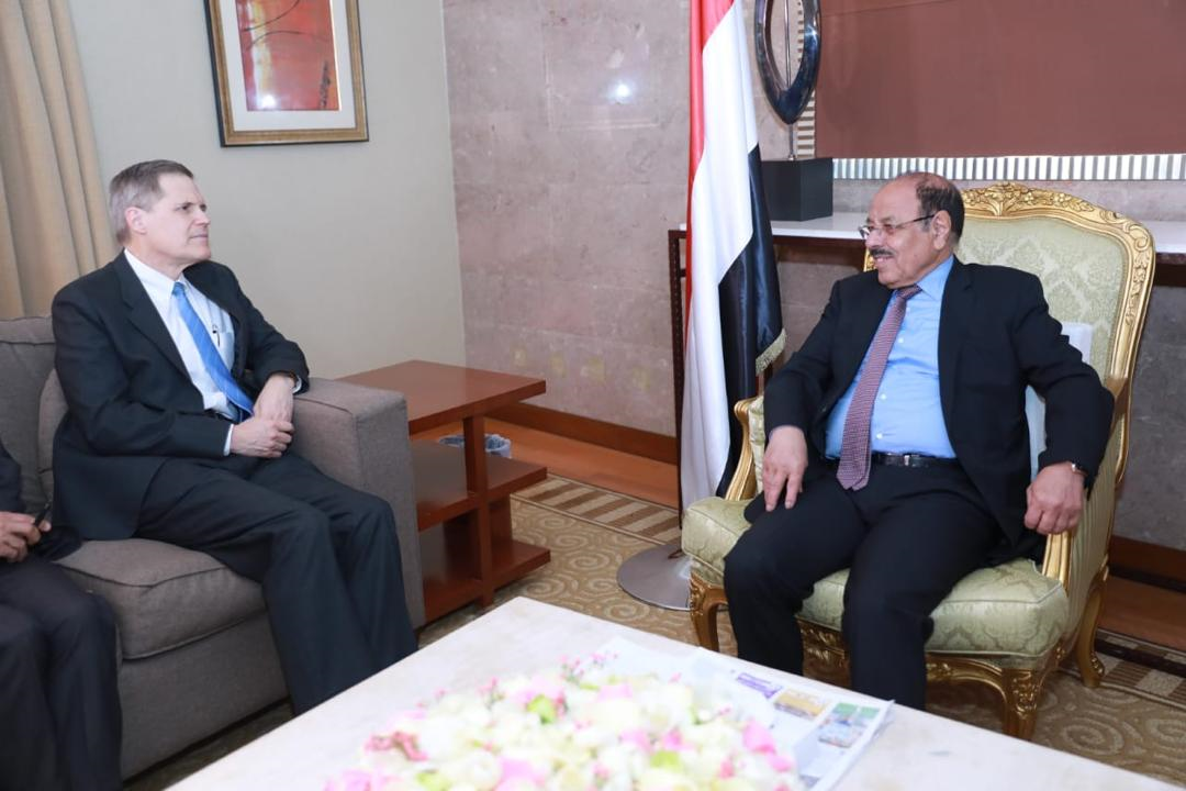 نائب رئيس الجمهورية يلتقي السفير الأمريكي لدى اليمن