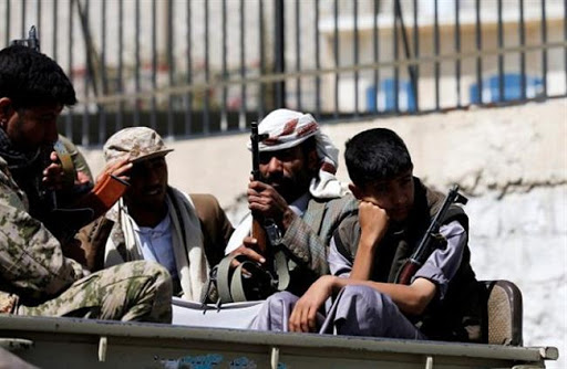 تجار صنعاء يستغيثون .. مليشيات الحوثي تهاجم المحلات التجارية وتشن حملة اختطافات ونهب لعدد من رجال الاعمال