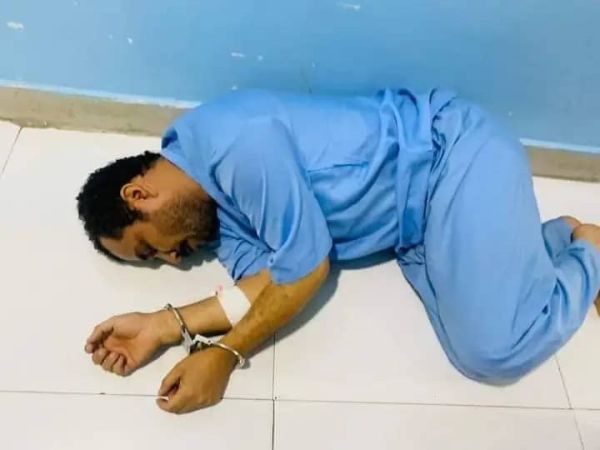 نتيجة التعذيب الشديد..مختطف لدى الحوثيين يلفظ أنفاسه الأخير مرميا على أرضية مستشفى الثورة في إب