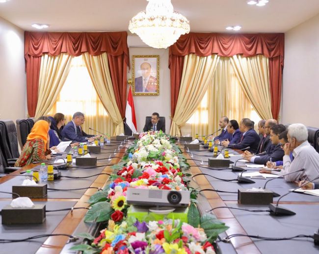 رئيس الوزراء يرأس إجتماعًا ضم وفد رفيع المستوى من البنك الدولي.. ويؤكد أن البنك شريك أساسي لليمن في العملية التنموية