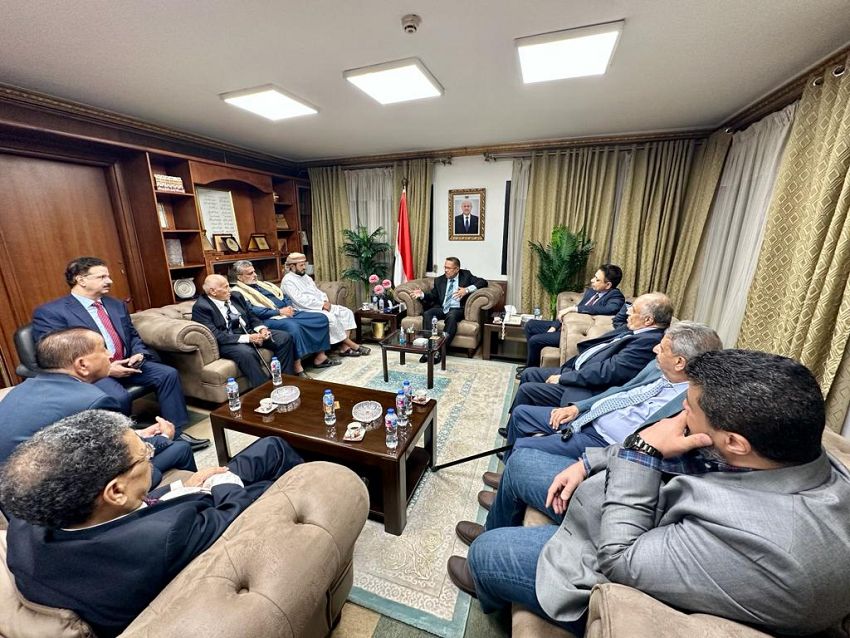 رئيس مجلس الشورى يعقد اجتماعًا بعدد من أعضاء المجلس