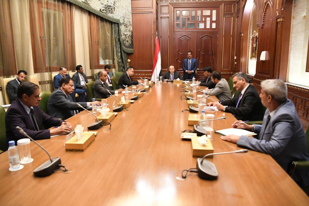 رئيس الجمهورية يلتقي محافظي عدن وحضرموت ولحج والمهرة