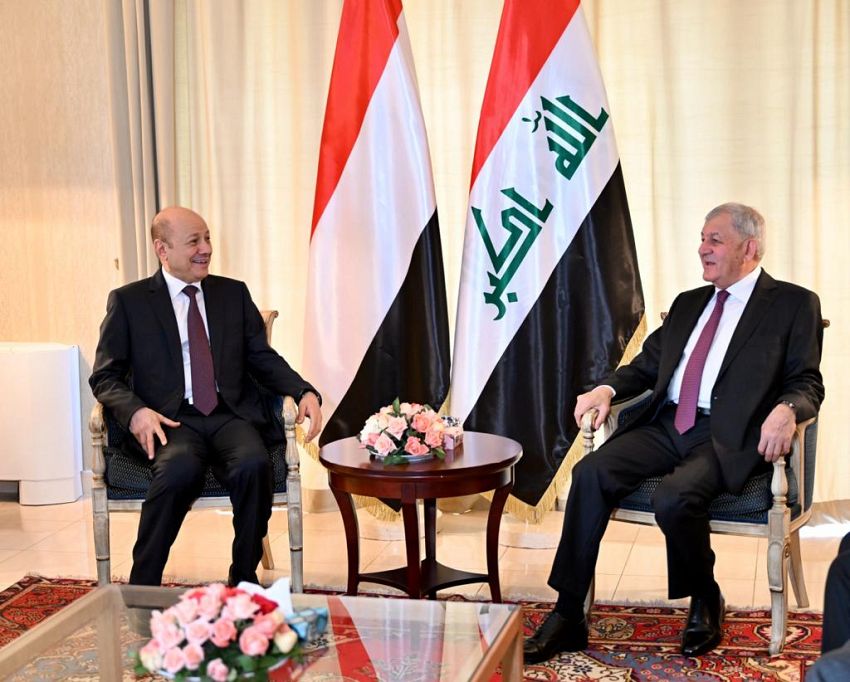 رئيس مجلس القيادة الرئاسي يلتقي الرئيس العراقي ويبحث معه العلاقات الثنائية بين البلدين