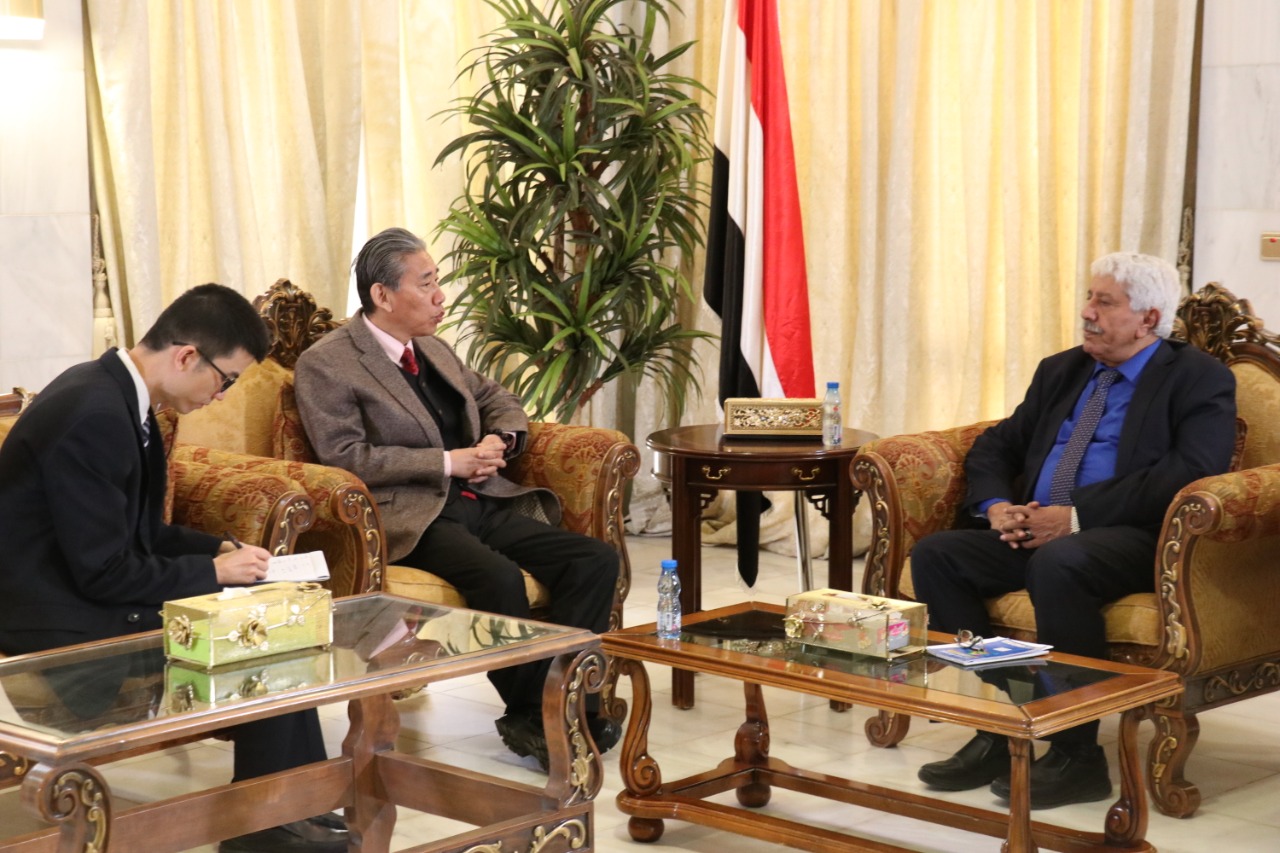 وزير الصحة يطلع على الاجراءات الطبية اللازمة لأبناء الجالية اليمنية والطلاب في الصين