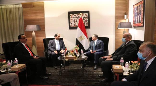 وزير الداخلية يبحث مع نظيريه المصري والعماني التعاون المشترك