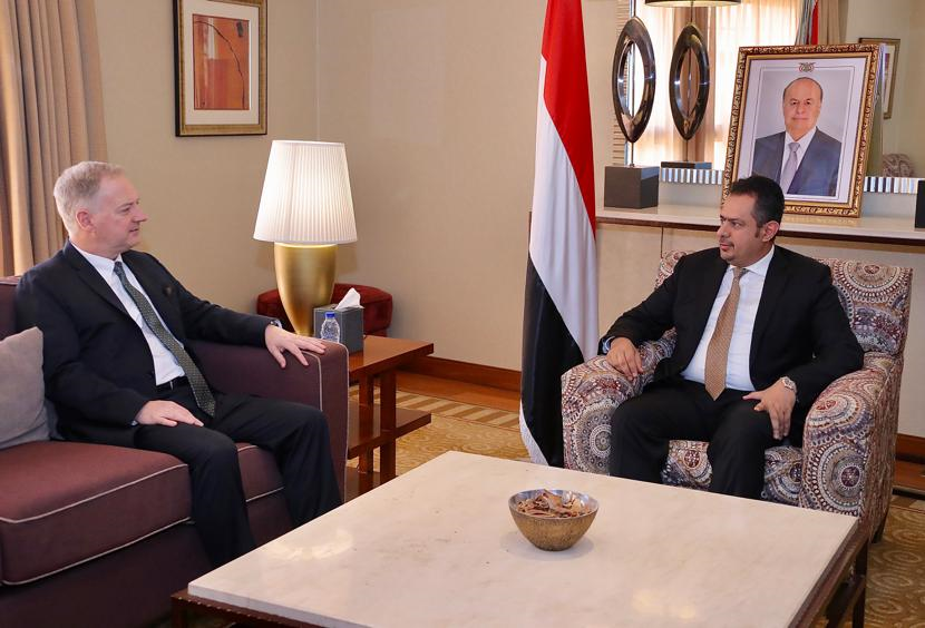 رئيس الوزراء يستقبل السفير الأمريكي لدى اليمن