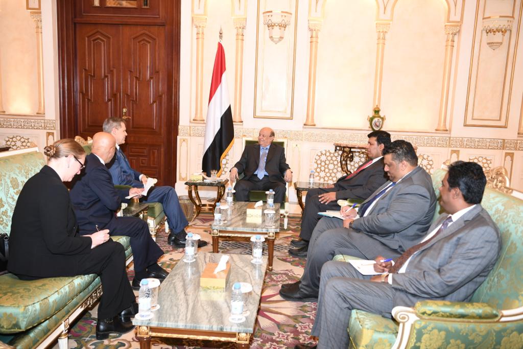 الرئيس هادي يناقش مع السفير "تولر" عودة الشركات الإستثمارية النفطية والغازية الأمريكية إلى اليمن 
