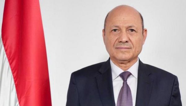 رئيس مجلس القيادة يهاتف رئيس الأركان ويطلع على الوضع الميداني في مسرح العمليات