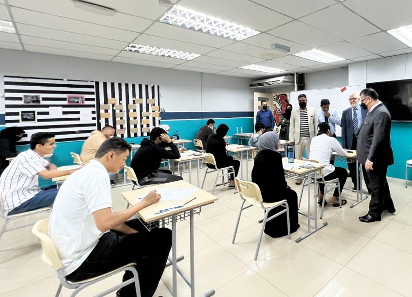 باحميد يطلع على سير إختبارات الثانوية للطلاب اليمنيين في ماليزيا