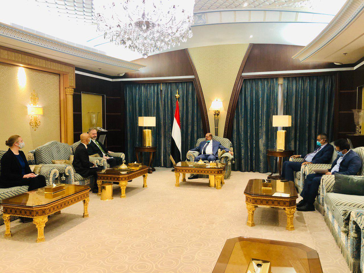 رئيس مجلس النواب ونائبه يستقبلان السفير الأمريكي لدى بلادنا