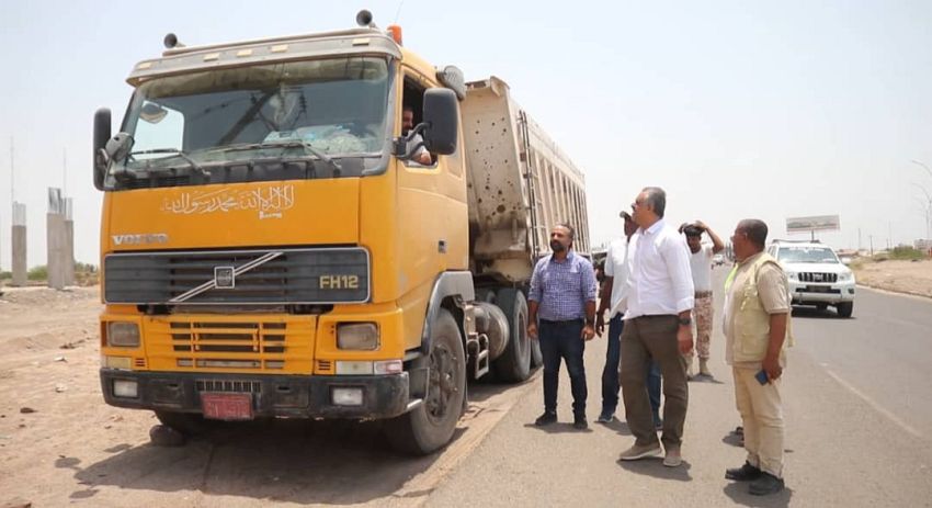 الماس يطلع على تطبيق قانون الأوزان وضبط الحمولات المخالفة في عدن ولحج وأبين