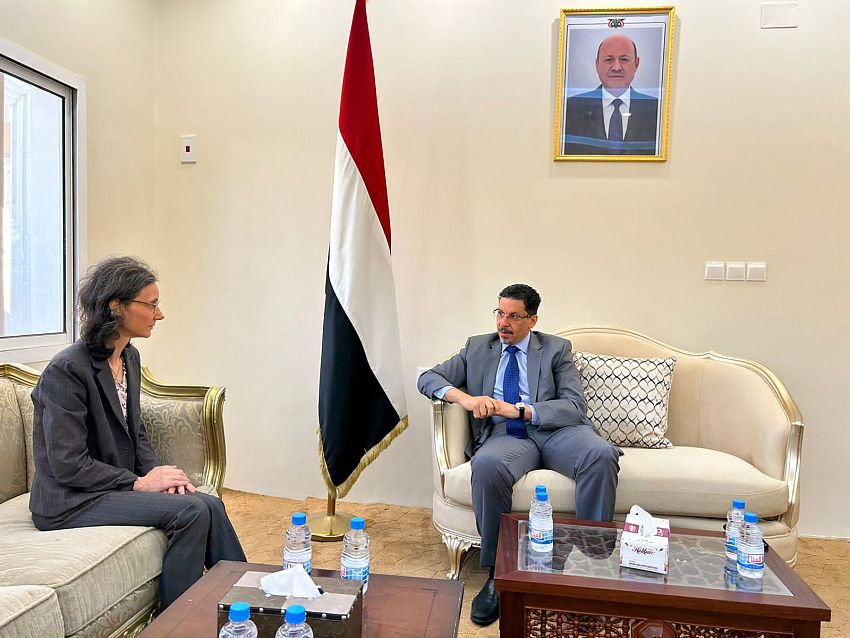 وزير الخارجية يبحث مع السفيرة الفرنسية تطورات الأوضاع وجهود السلام في اليمن