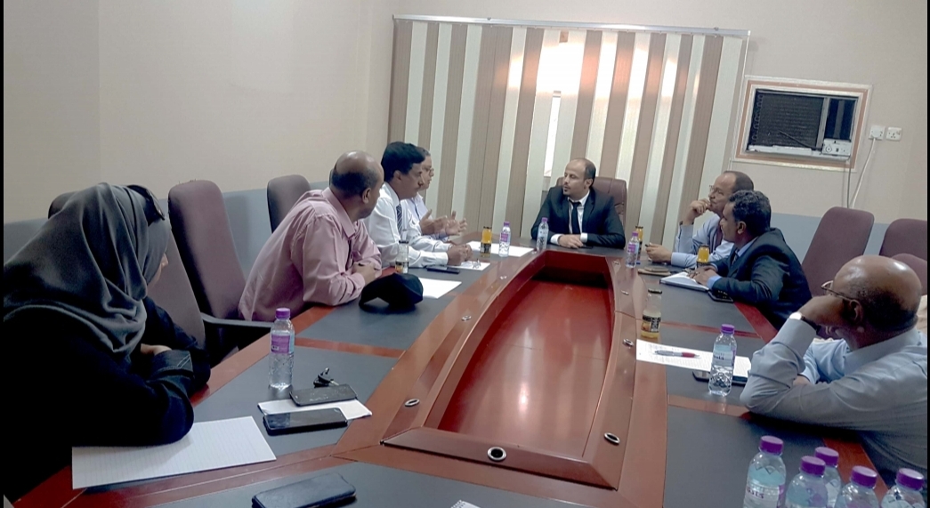 وزير الشؤون القانونية وحقوق الإنسان يناقش مع قيادات الوزارة خطط العام 2021