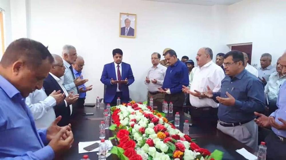 وزير الكهرباء والطاقة يترأس إجتماعاً موسعاً لقيادة وموظفي الوزارة بعدن