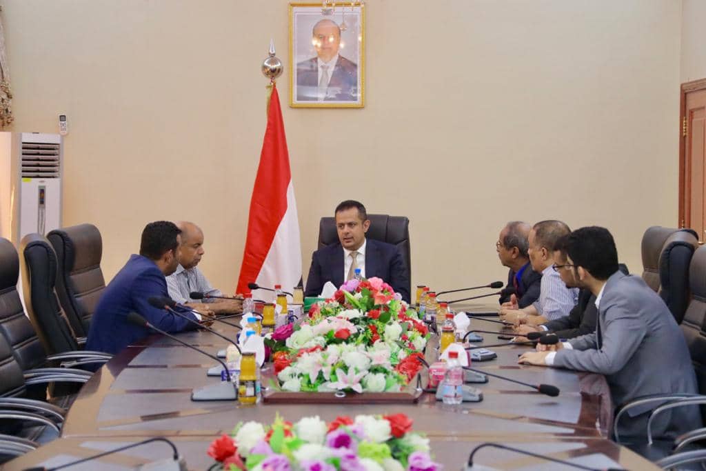 رئيس الوزراء يوجه باتخاذ كافة الإجراءات الضرورية لحماية الطلاب والجالية اليمنية في الصين من «كورونا» 