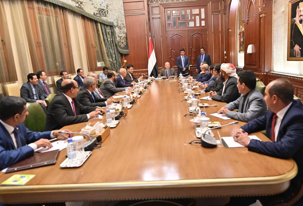 رئيس الجمهورية يؤكد على دور الأحزاب والقوى السياسية الوطنية في إيجاد المخارج والرؤى لواقع البلد حاضره ومستقبله