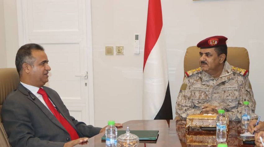 وزير الدفاع يلتقي السفير الليبي لدى اليمن