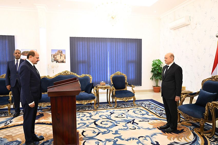 وزير الخارجية يؤدي اليمين الدستورية امام الرئيس العليمي