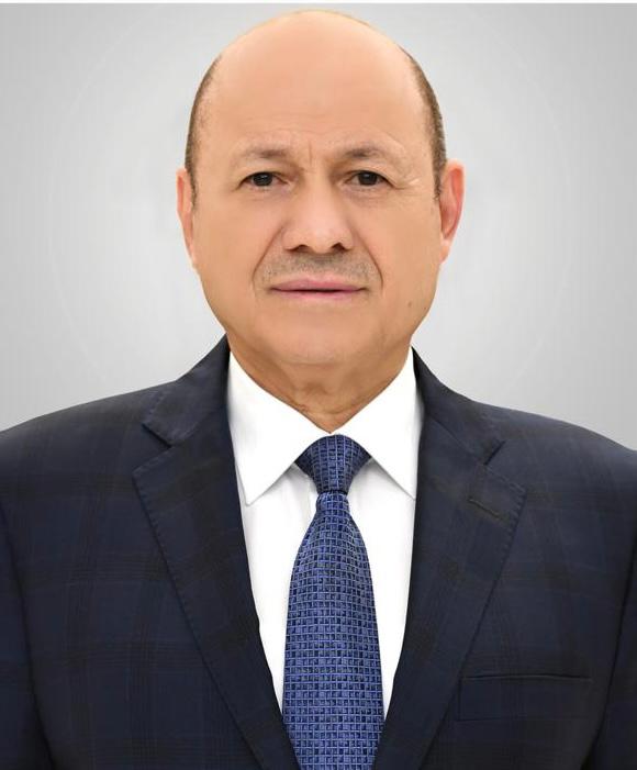 رئيس مجلس القيادة يجري اتصالاً هاتفياً برئيس الوزراء الاسبق محمد سالم باسندوة