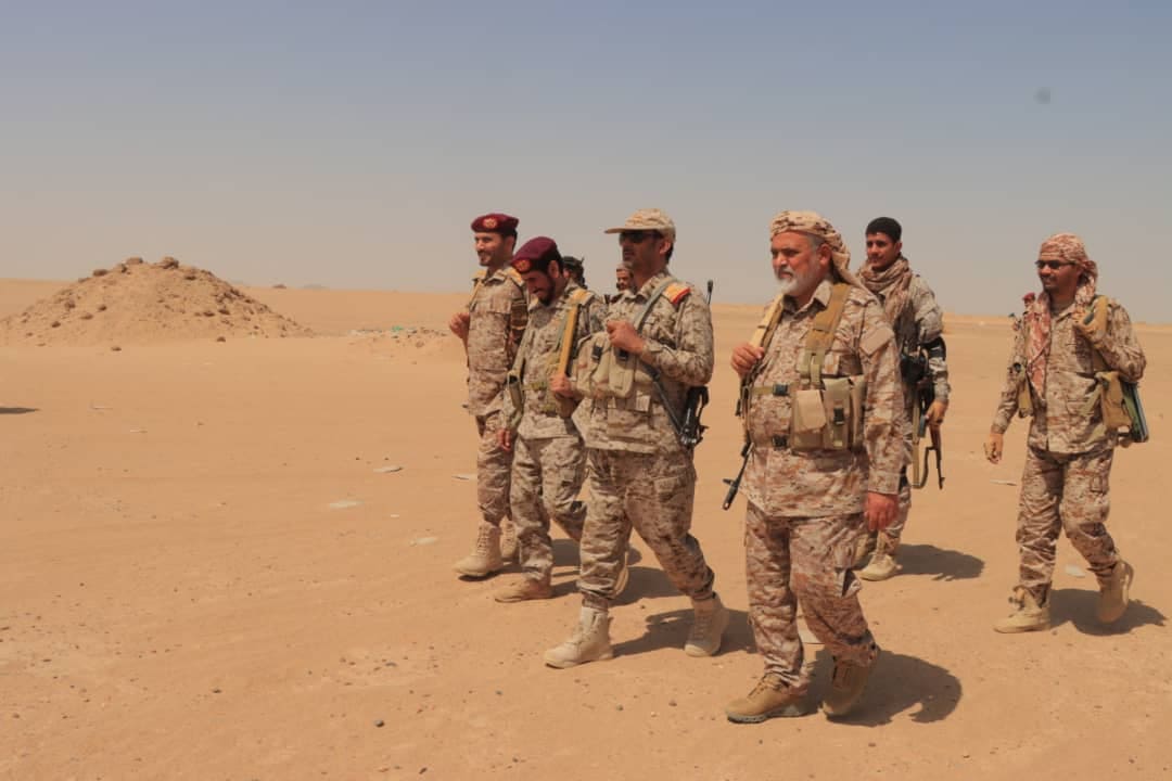 رئيس الأركان يتفقد أبطال الجيش المرابطين في جبهتي العلم والجدافر