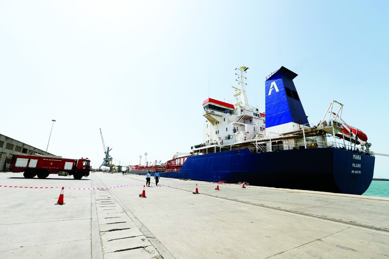 شاهد كيف يبتز الحوثي منظمات الإغاثة ويسرق المساعدات المخصصة للموظفين 