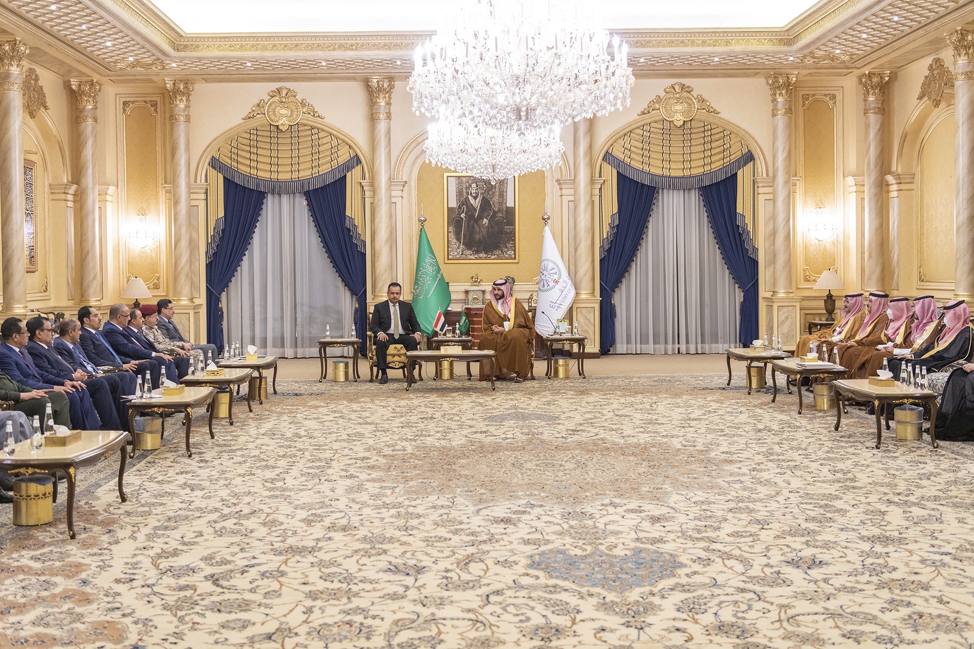 رئيس الوزراء: مشاورات الرياض بارقة أمل للشعب اليمني ودفعة كبيرة لتحقيق الأمن والاستقرار