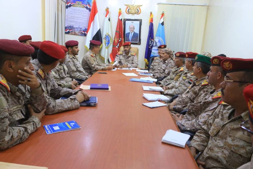 رئيس الأركان يناقش مع قيادات هيئة التدريب تحديث وتطوير أساليب التأهيل العسكري