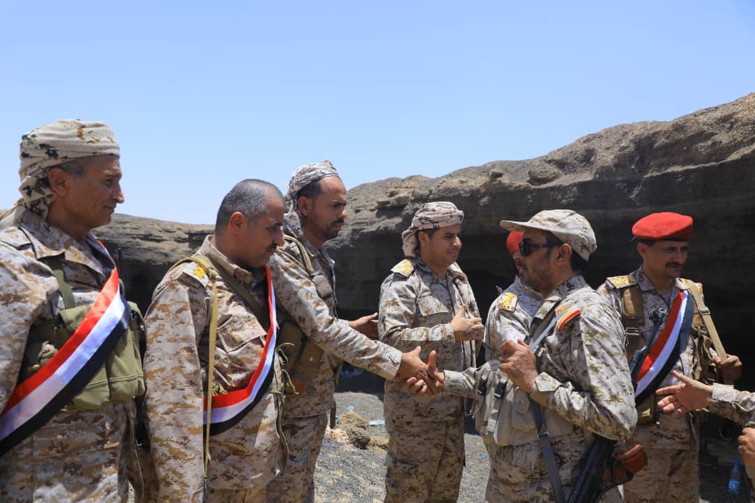 رئيس هيئة الأركان يعقد اجتماعاً بقيادة المنطقة العسكرية السابعة