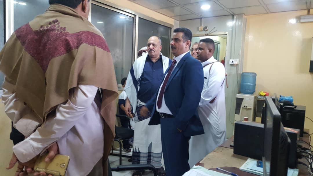 وزير الكهرباء والطاقة يزور عدد من محطات التوليد بعدن