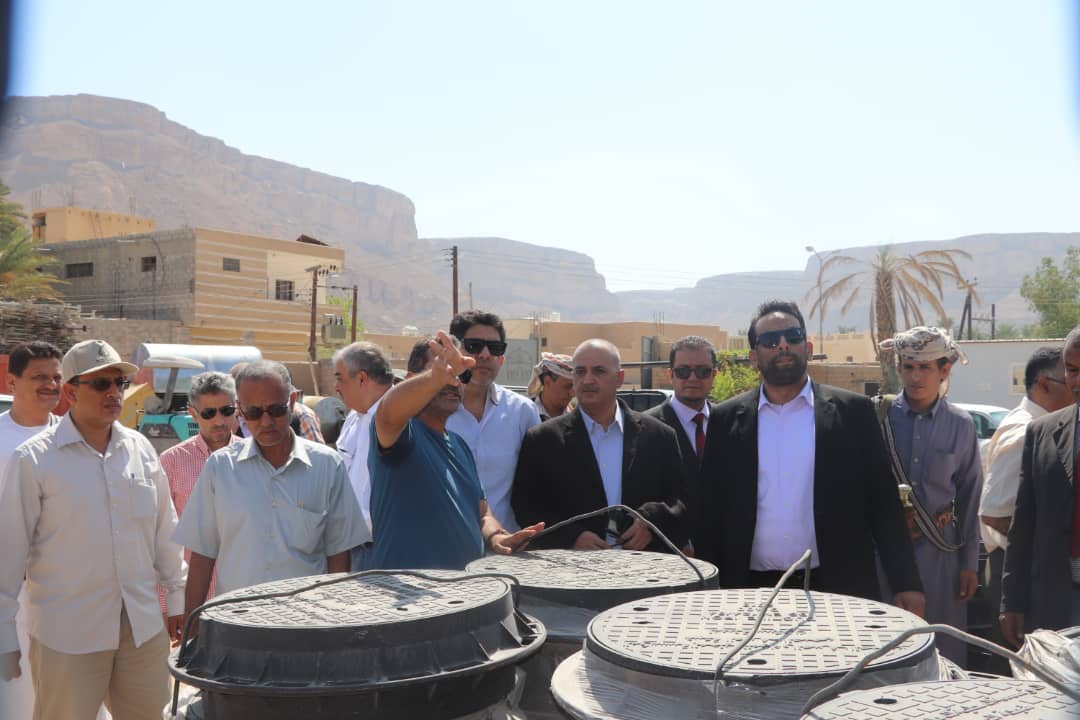الشرجبي يطلع على سير العمل بمشاريع الصرف الصحي بسيئون 