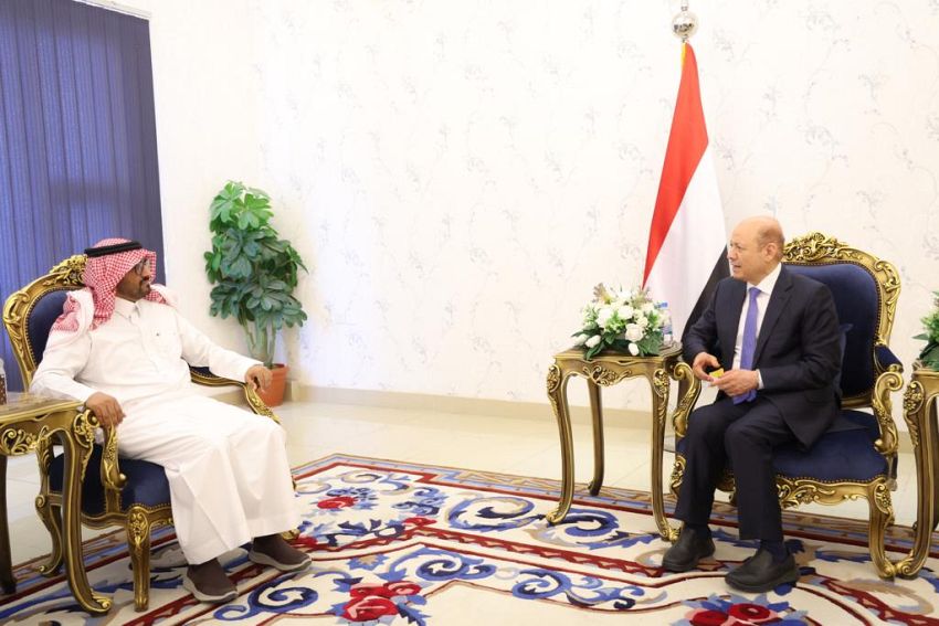 الرئيس رشاد العليمي يستقبل رئيس الفريق السياسي والعسكري لدعم مجلس القيادة