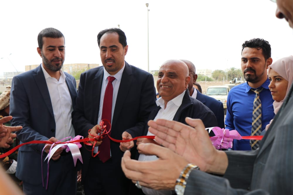 الوزير البكري يفتتح مبنى وزارة الشباب والرياضة في عدن