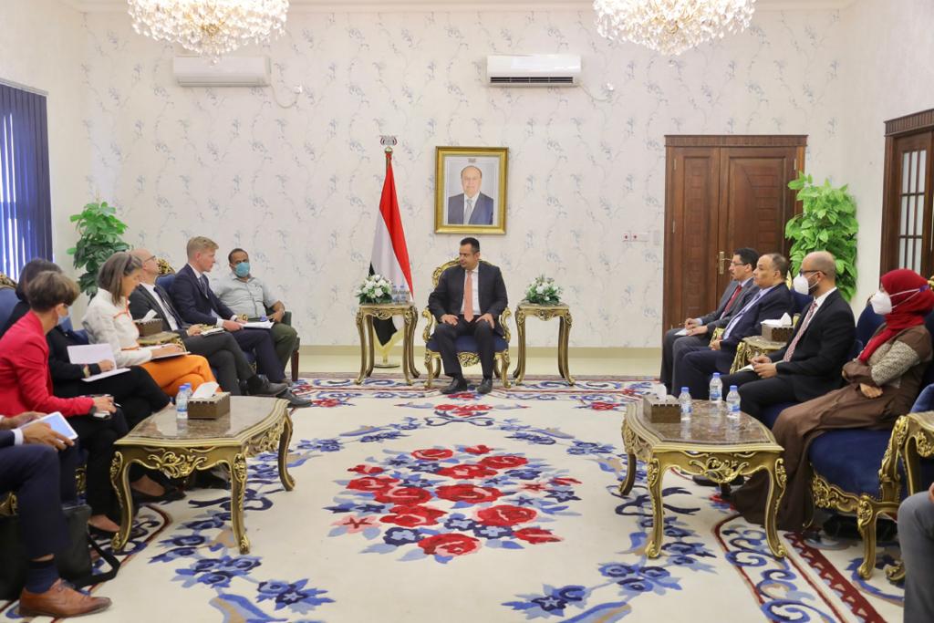 رئيس الوزراء يستقبل في العاصمة المؤقتة عدن رئيس بعثة الاتحاد الأوروبي وسفراء عدد من دول الاتحاد