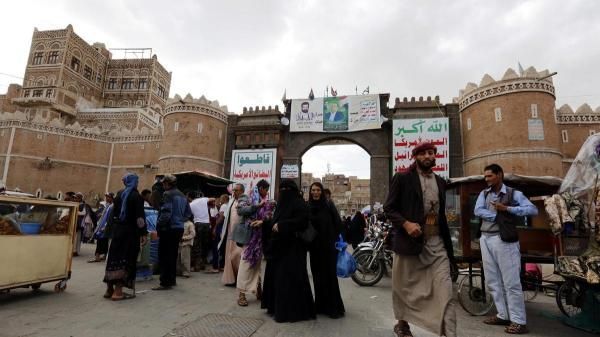 مليشيا الحوثي تزور كشوفات المستفيدين وتحكم سيطرتها على خارطة توزيع المساعدات الإنسانية