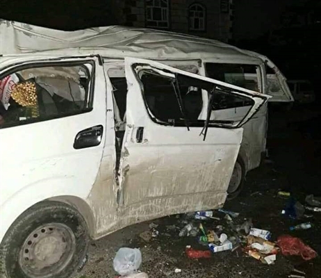 وفاة وإصابة 14 مغترباً جراء حادث مروع في نقيل سمارة شمالي إب