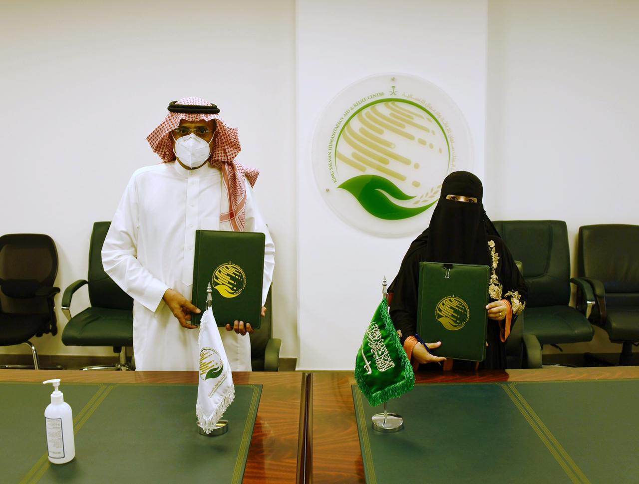 توقيع إتفاقية تنفيذ مشروع كسوة العيد في ثمان محافظات 