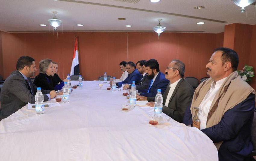 رؤساء أحزاب مأرب يناقشون مع فريق أممي المستجدات السياسية والأوضاع الاقتصادية