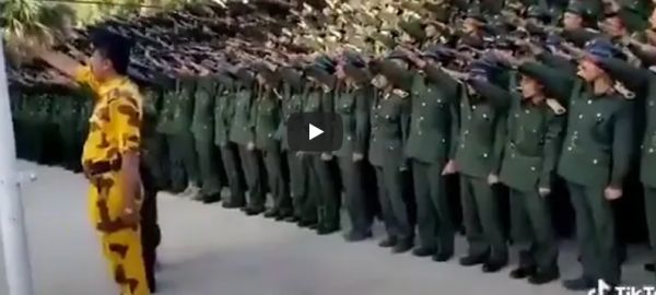 على خطى ايران .. فيديو يكشف عن قسم الولاء الطائفي لدى الحوثيين