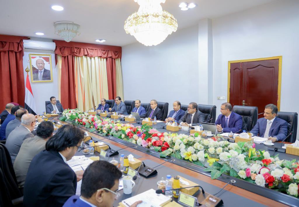 معين عبدالملك: الحكومة تعمل بالتوازي مع معركتها ضد الإنقلاب الحوثي على تحسين الخدمات وتطبيع الأوضاع