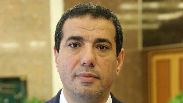ناطق الحكومة يؤكد التزام الحكومة الثابت باتفاق الرياض ويحمل المجلس الانتقالي مسؤولية التصعيد