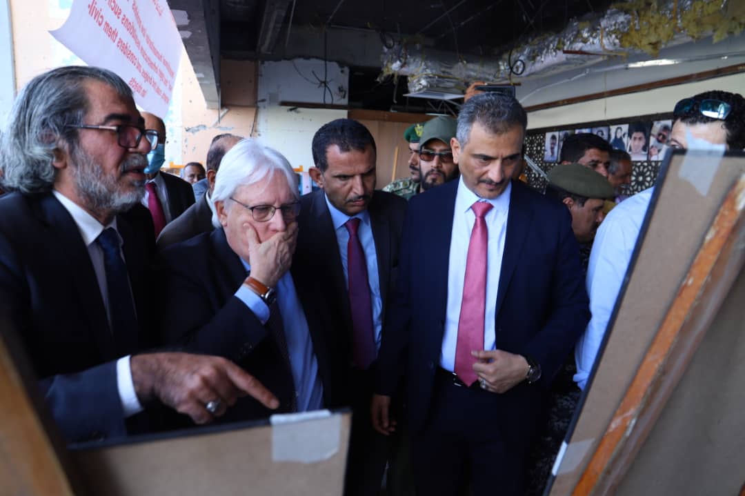 المبعوث الاممي يطلع على اضرار الهجوم الارهابي الذي استهدف مطار عدن الدولي