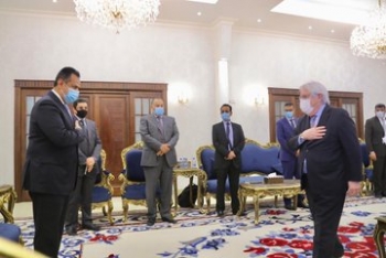 غريفيث يشيد بثبات رئيس وأعضاء الحكومة عقب هجوم مطار عدن.. بيان