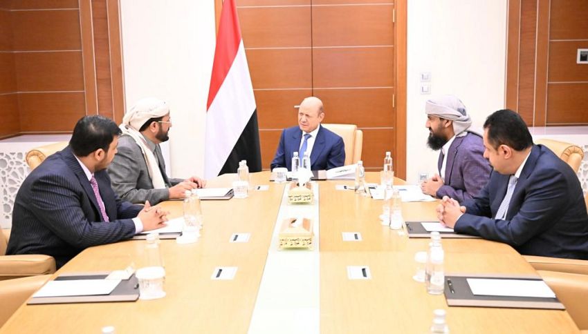 مجلس القيادة الرئاسي يثمن اجراءات الحكومة للحد من تداعيات الهجمات الارهابية الحوثية