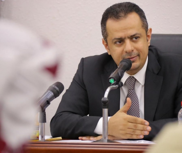 رئيس الوزراء يجري إتصالاً هاتفياً بمحافظ الجوف