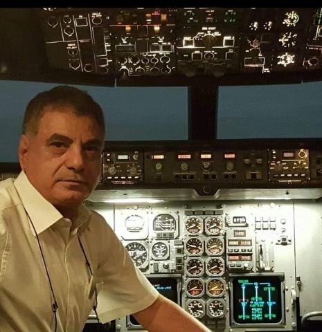 الاتحاد الدولي لسلامة الطيران يكرّم الطيار اليمني الذي أعاد طائرة اليمنية إلى مطار القاهرة "اسم+ صورة"
