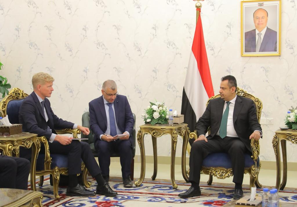 عدن.. رئيس الوزراء يستقبل المبعوث الأممي الى اليمن 