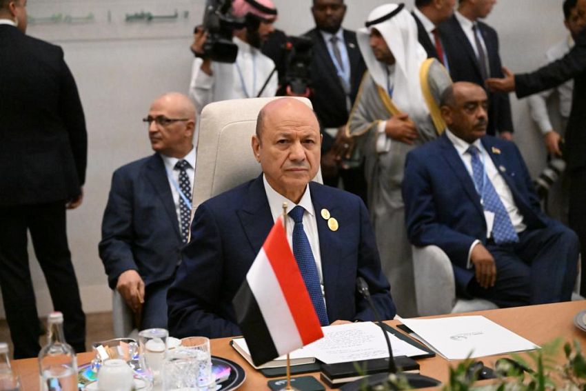 رئيس مجلس القيادة الرئاسي يعرب عن ثقته بنجاح مبادرة الشرق الأوسط
